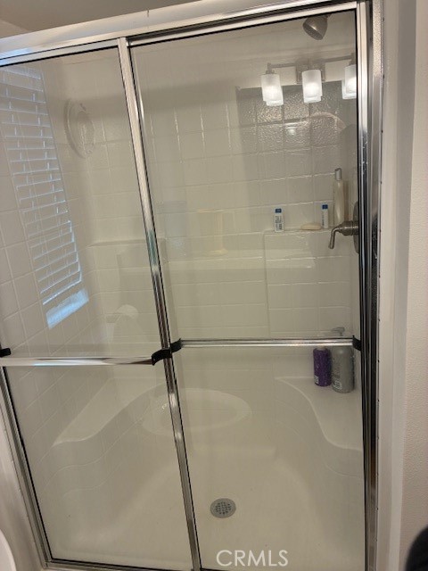 2377 Comanche Way Paso Robles, CA 93446 - Photo 11 of 33 a bathroom with a glass shower door