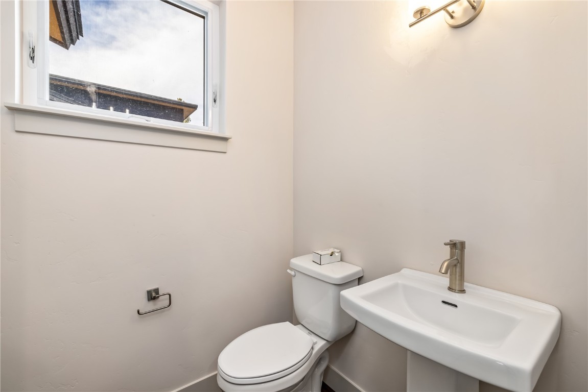 632 Montezuma Road, Unit C3 Keystone, CO 80435 - Photo 9 of 30 Powder room