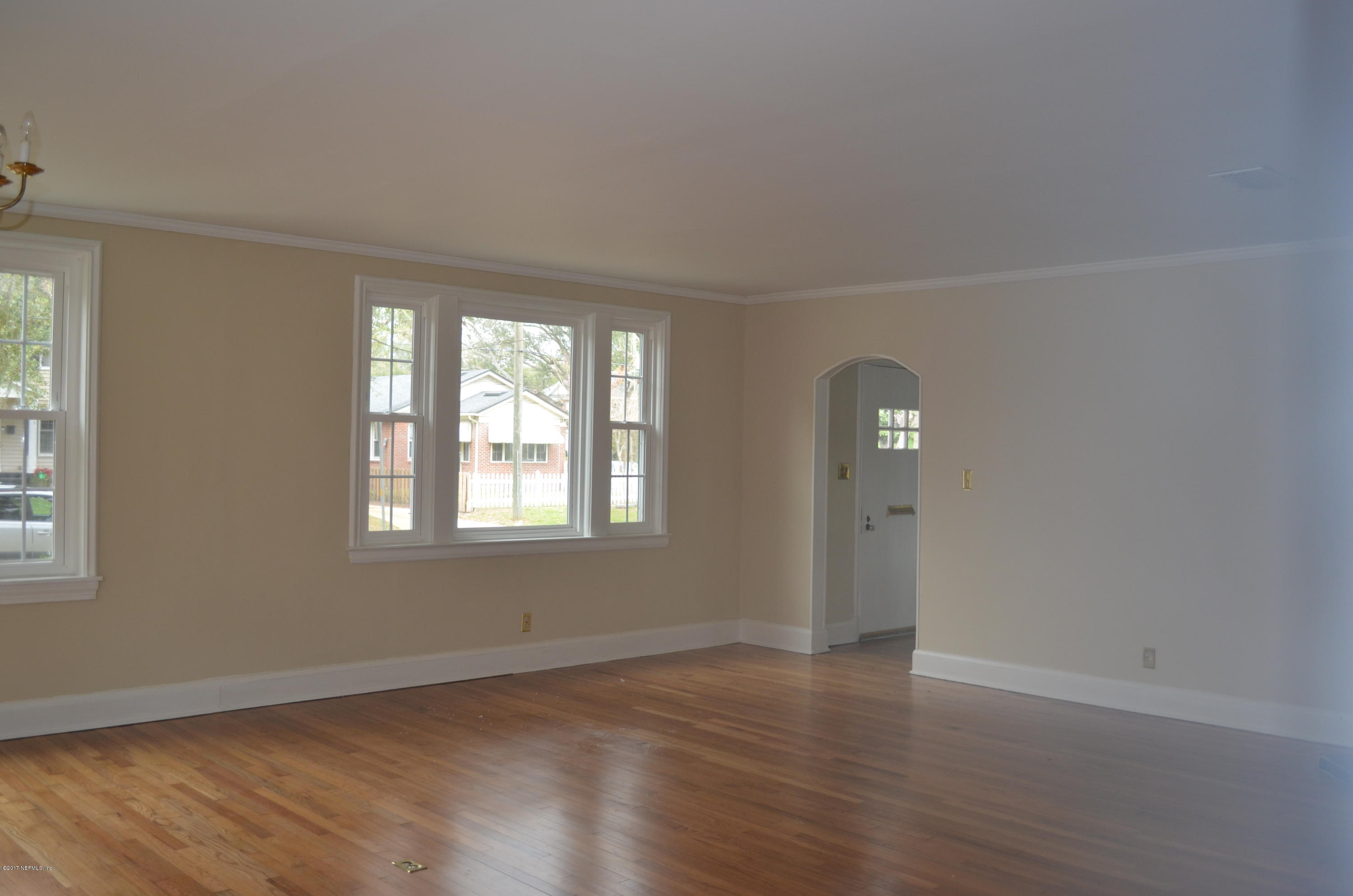 2573 Pineridge Road Jacksonville, FL 32207 - Photo 3 of 13 LIVING ROOM
