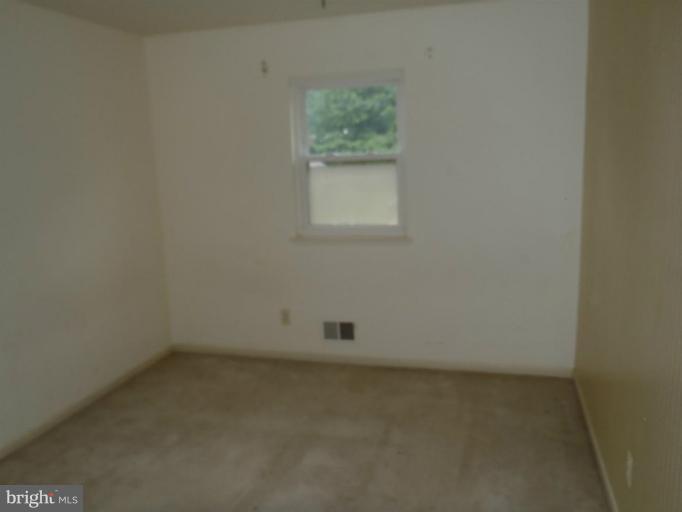 1318 Gatefield Road Catonsville, MD 21228 - Photo 10 of 14 an empty room with a window