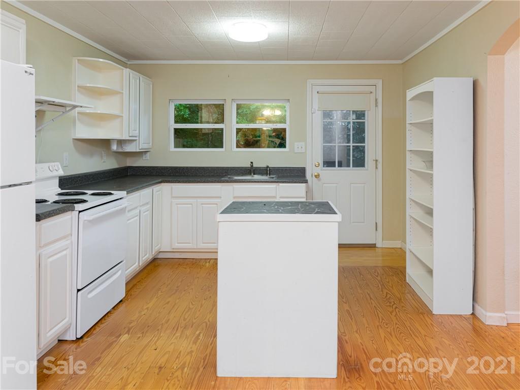 89 Sayles Town Road Fairview, NC 28730 - Photo 11 of 29 Gallery Image 11