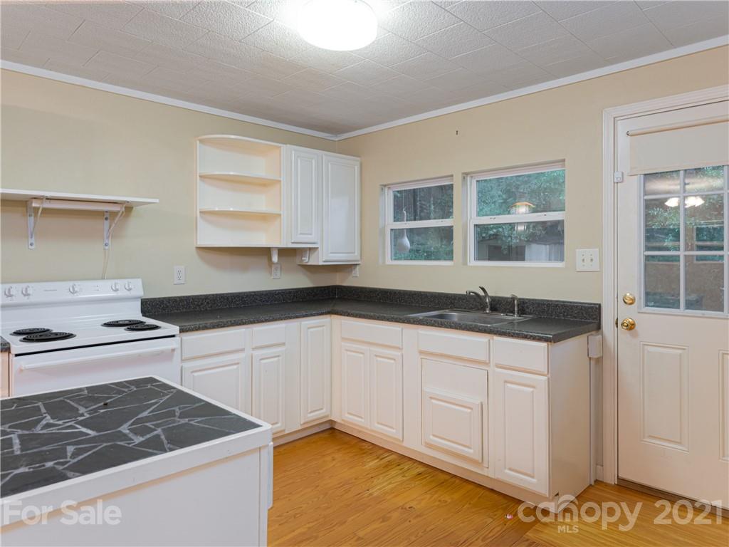 89 Sayles Town Road Fairview, NC 28730 - Photo 12 of 29 Gallery Image 12
