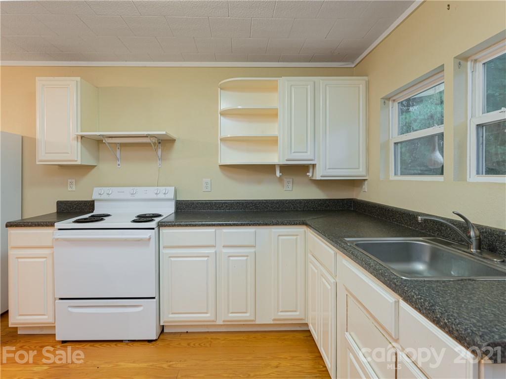89 Sayles Town Road Fairview, NC 28730 - Photo 13 of 29 Gallery Image 13