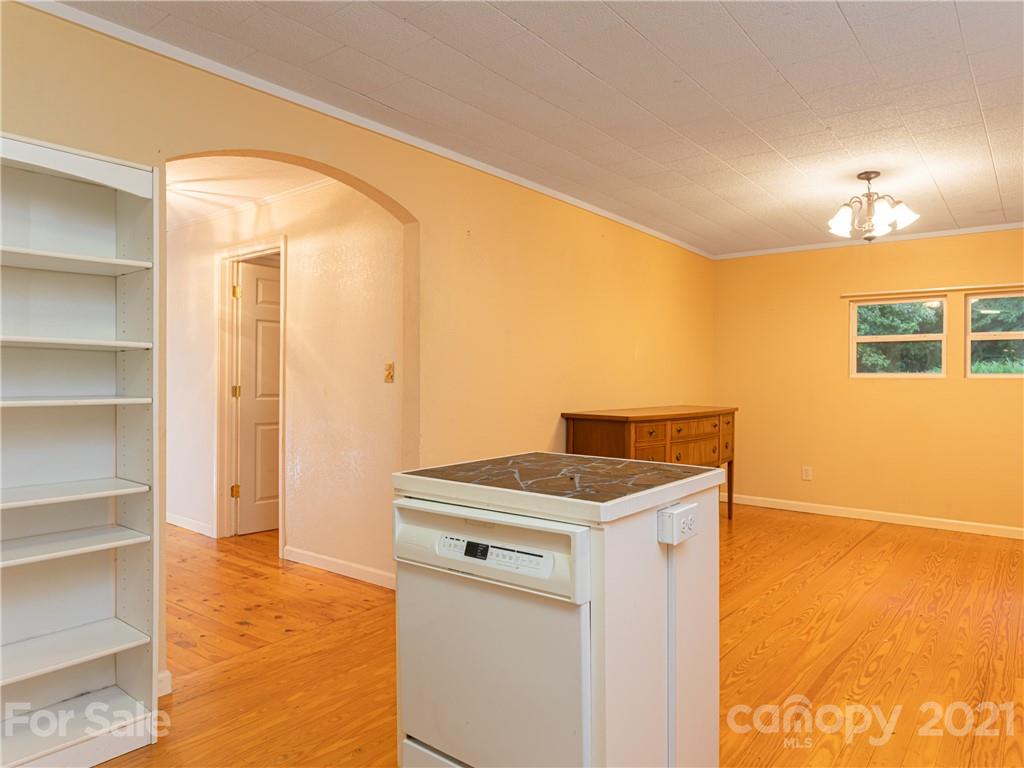 89 Sayles Town Road Fairview, NC 28730 - Photo 15 of 29 Gallery Image 15