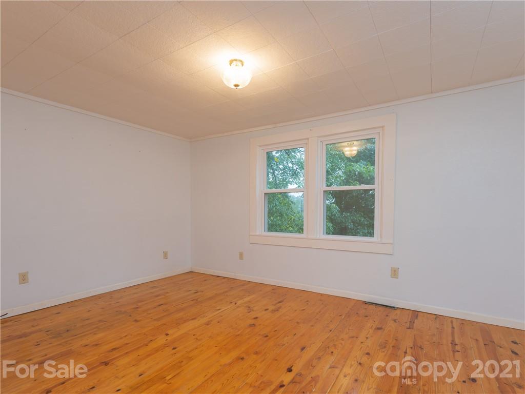 89 Sayles Town Road Fairview, NC 28730 - Photo 18 of 29 Gallery Image 18