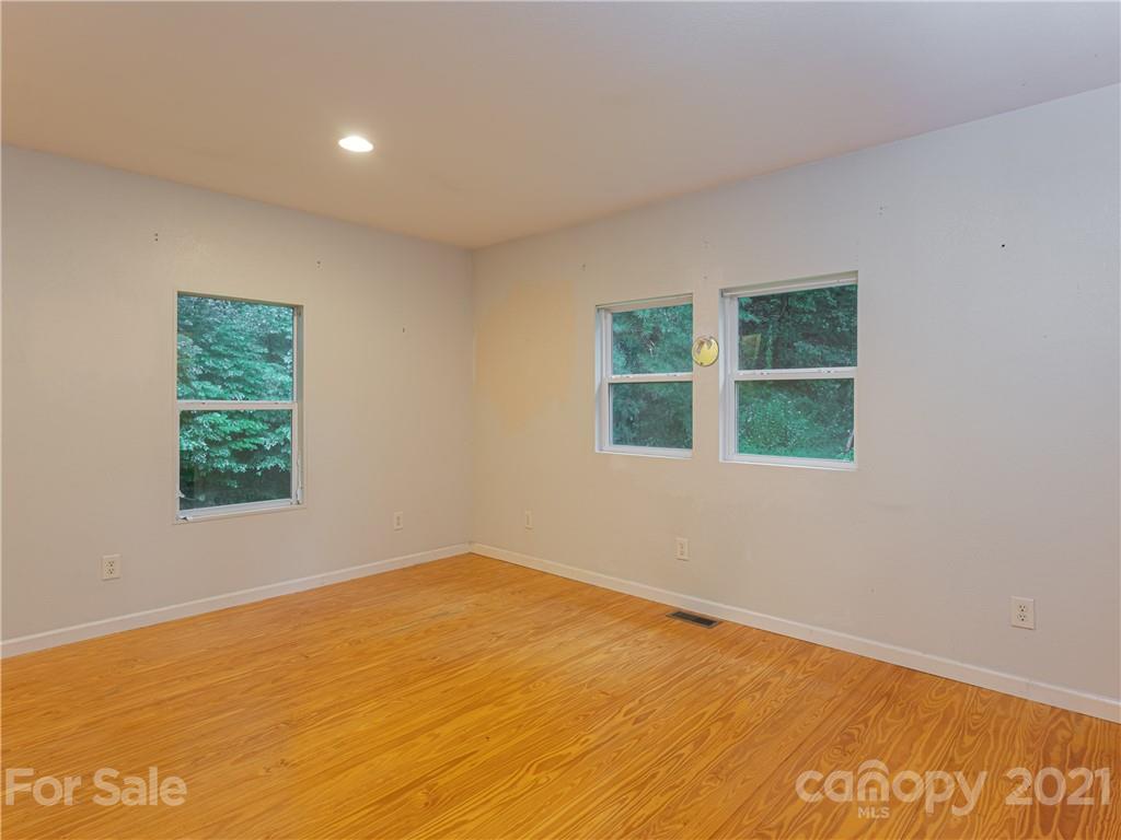 89 Sayles Town Road Fairview, NC 28730 - Photo 22 of 29 Gallery Image 22