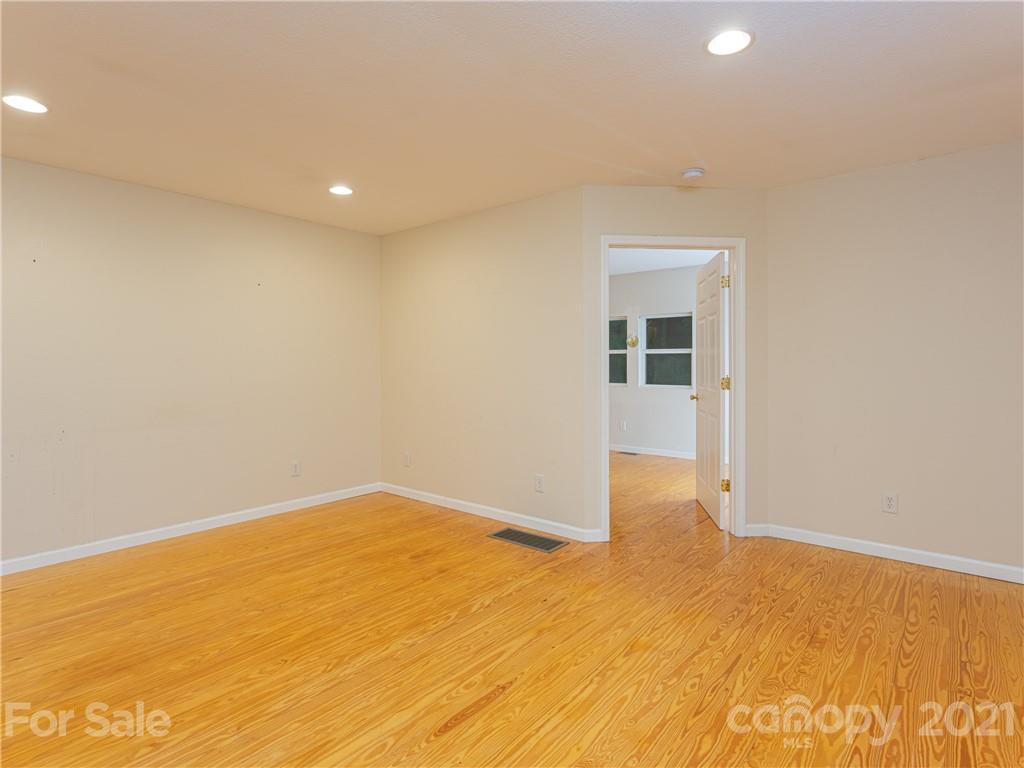 89 Sayles Town Road Fairview, NC 28730 - Photo 8 of 29 Gallery Image 8