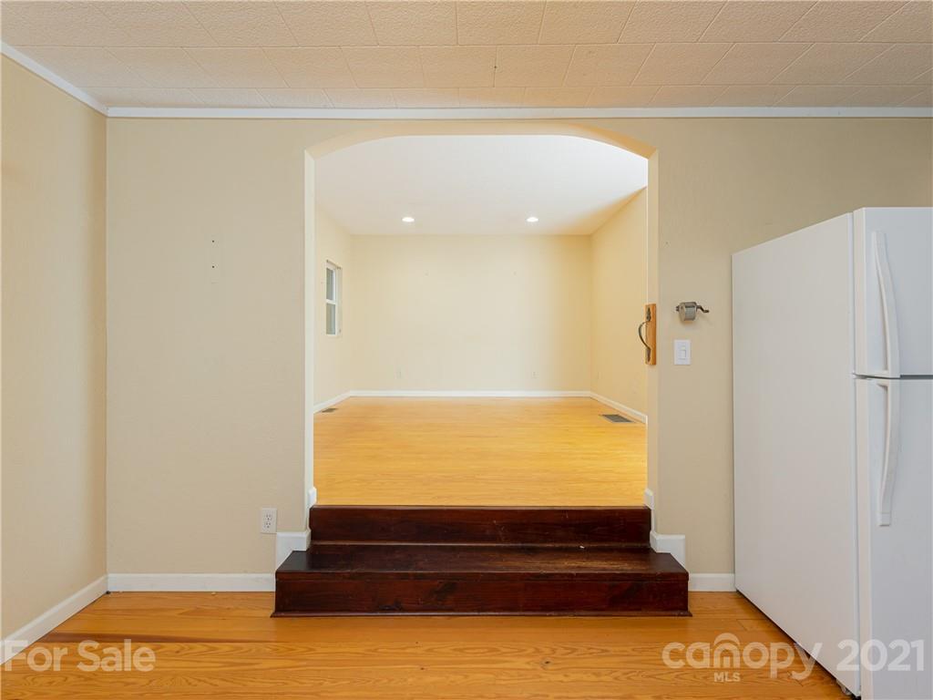 89 Sayles Town Road Fairview, NC 28730 - Photo 9 of 29 Gallery Image 9