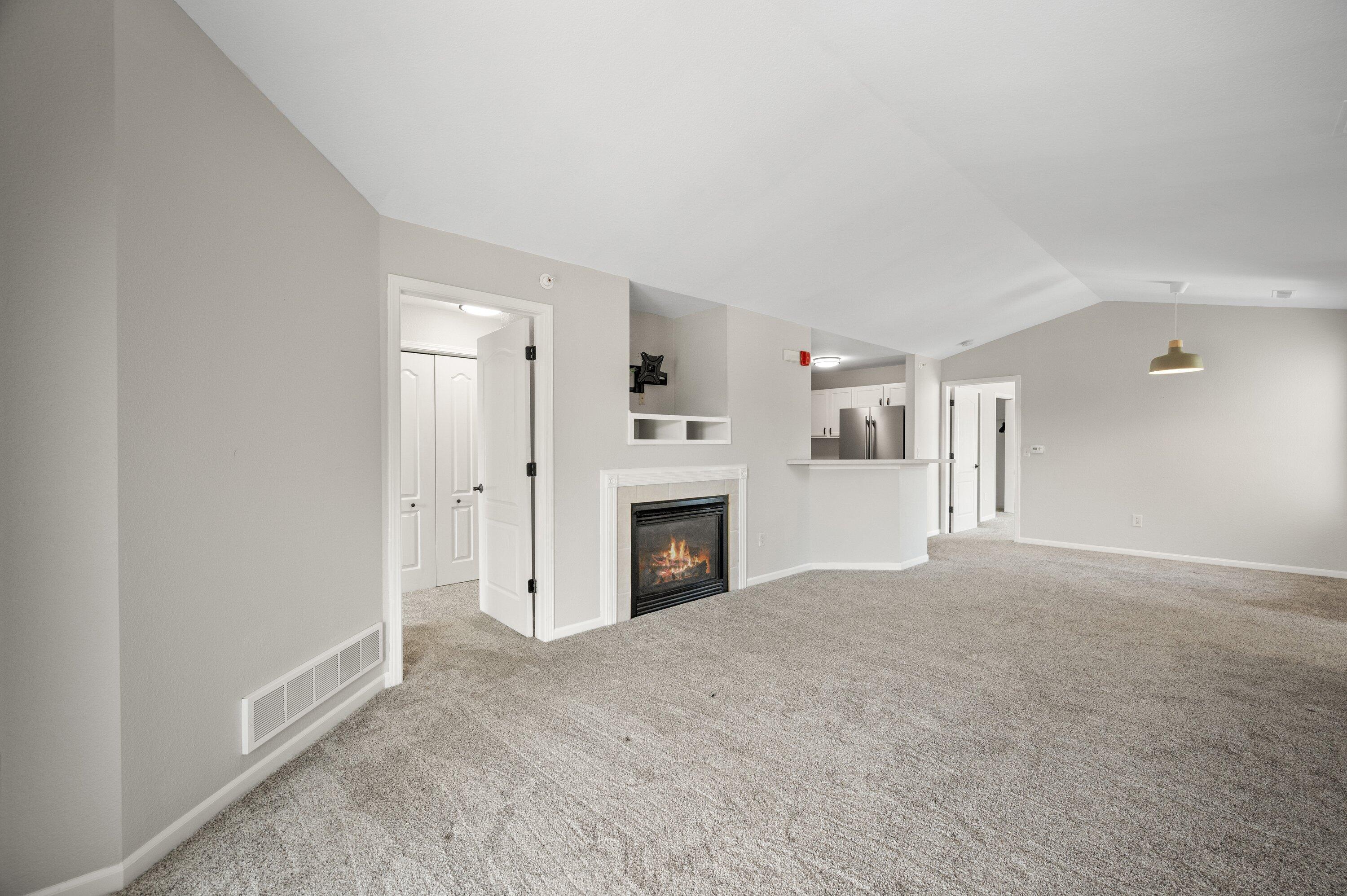 9301 South Cobblestone Way, Unit H Franklin, WI 53132 - Photo 4 of 33 0045