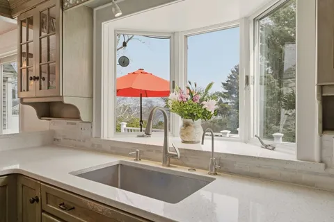 $1,350,000 | 189 Lambie Circle, Portsmouth, RI 02871