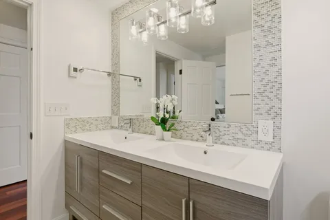 $1,350,000 | 189 Lambie Circle, Portsmouth, RI 02871