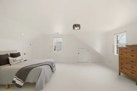 $1,350,000 | 189 Lambie Circle, Portsmouth, RI 02871