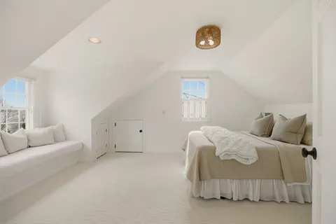 $1,350,000 | 189 Lambie Circle, Portsmouth, RI 02871