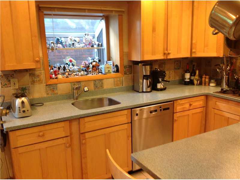 6521 Darlington Road Pittsburgh, PA 15217 - Photo 6 of 13 Kitchen. A true "cook s kitchen" with 2 Bosch dishwashers.