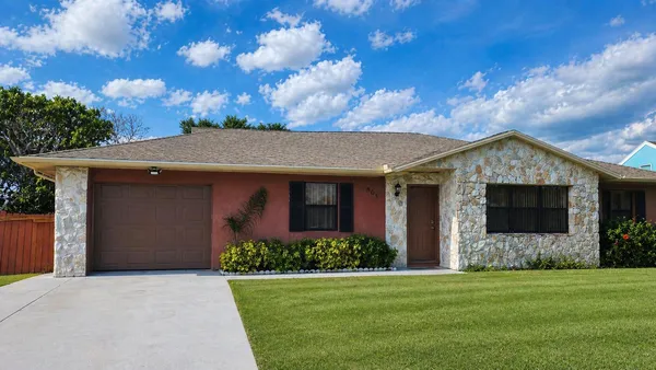 $2,500 | 805 Southeast Cavern Avenue, Port St. Lucie, FL 34983