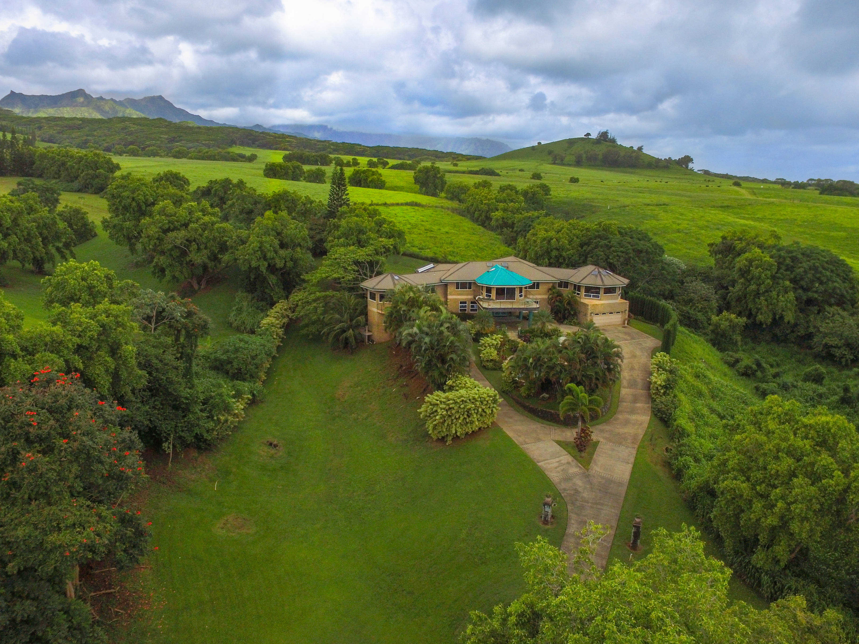 4700 Kapuna Road Kilauea, HI 96754 - Photo 17 of 17 a view of a lake with a city