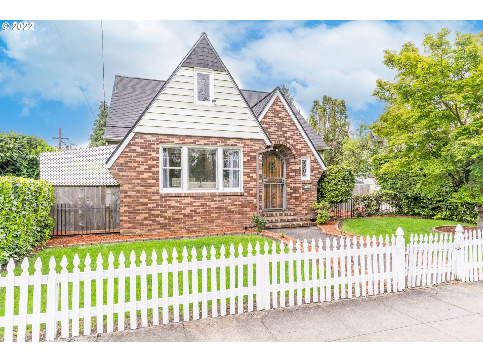 1317 North Rosa Parks Way Portland, OR 97217 - Photo 1 of 31 Gallery Image 1