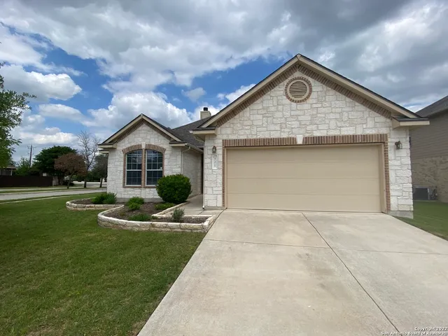 $2,350 | 121 Deer Wood Oaks, Boerne, TX 78006