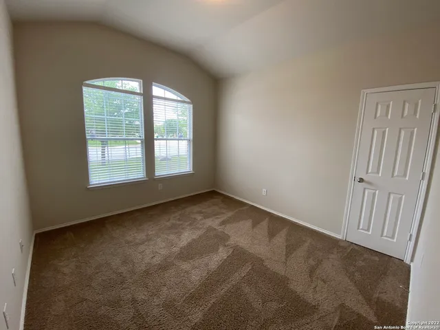 $2,350 | 121 Deer Wood Oaks, Boerne, TX 78006