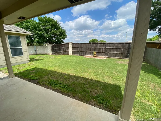 $2,350 | 121 Deer Wood Oaks, Boerne, TX 78006