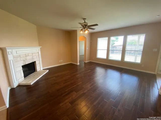 $2,350 | 121 Deer Wood Oaks, Boerne, TX 78006