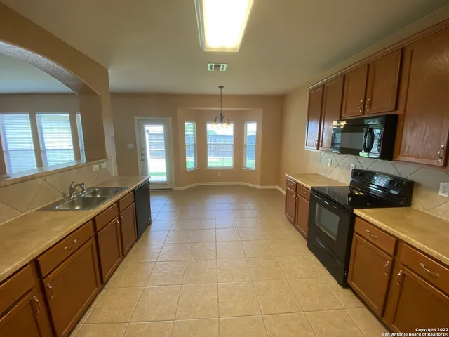 $2,350 | 121 Deer Wood Oaks, Boerne, TX 78006