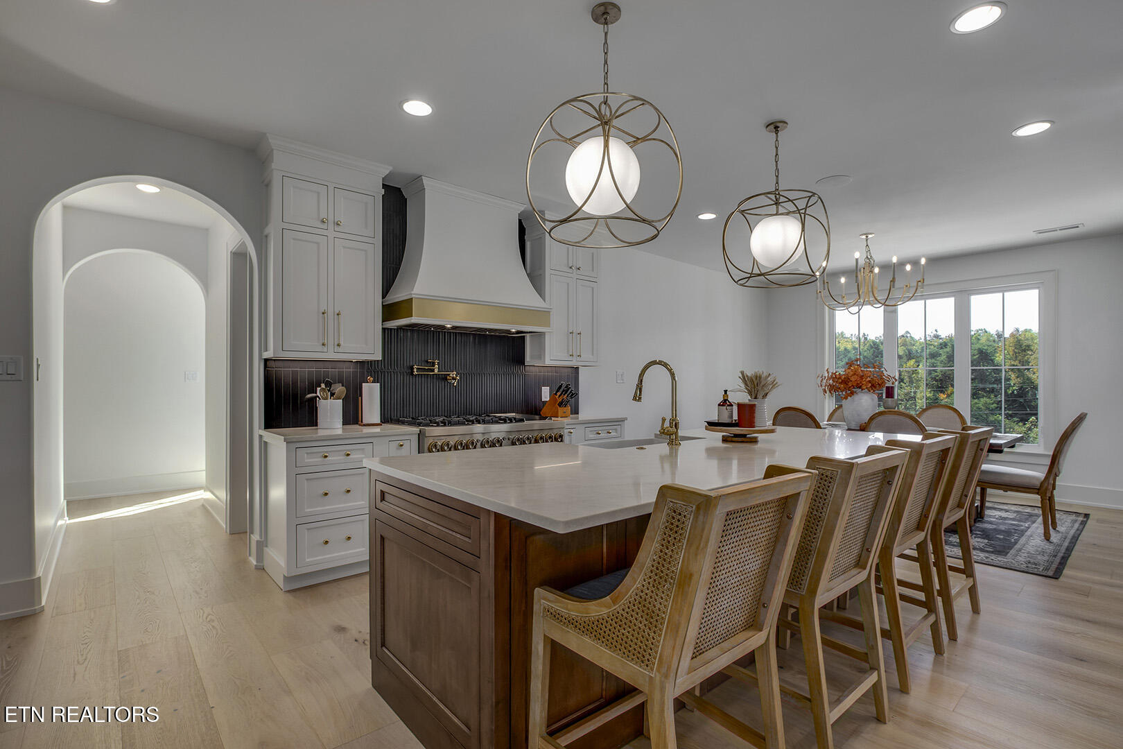 27022 Hines Valley Road Loudon, TN 37774 - Photo 20 of 60 20_HinesValleyRoad_27022_BreakfastBar02