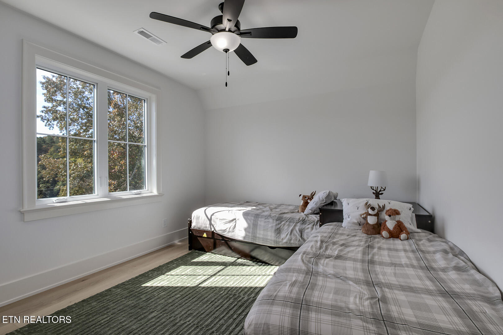 27022 Hines Valley Road Loudon, TN 37774 - Photo 42 of 60 42_HinesValleyRoad_27022_Bedroom3