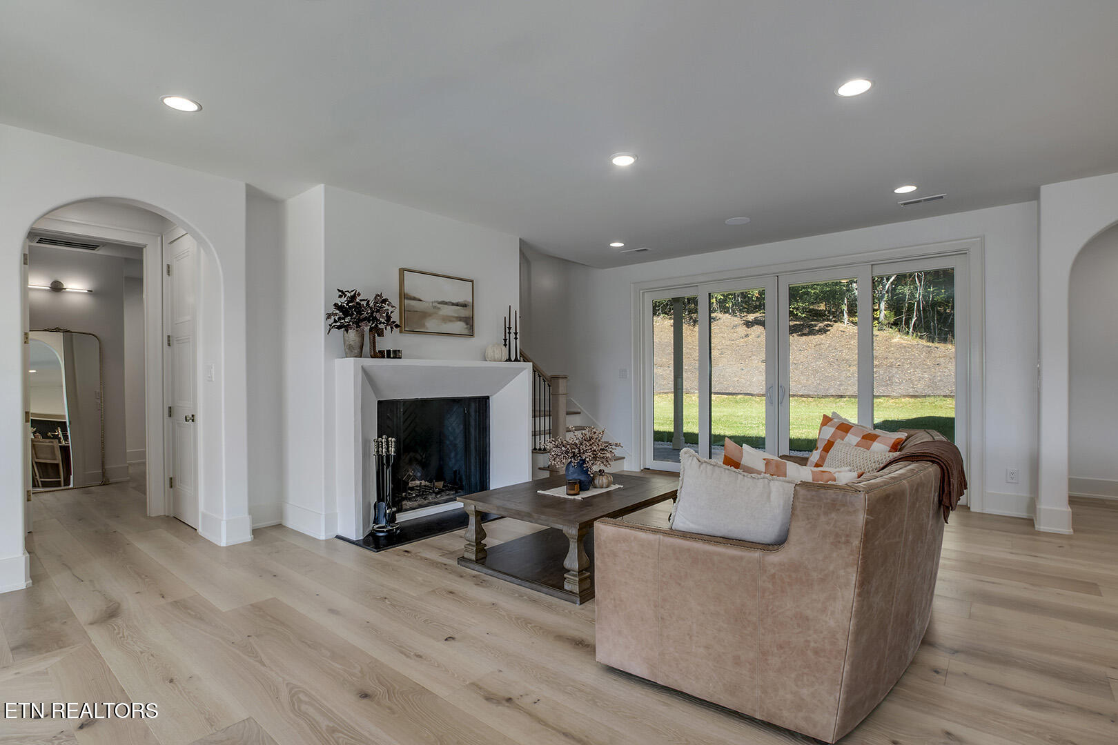 27022 Hines Valley Road Loudon, TN 37774 - Photo 8 of 60 08_HinesValleyRoad_27022_Living01