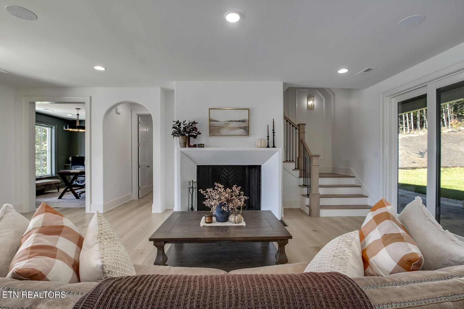 27022 Hines Valley Road Loudon, TN 37774 - Photo 9 of 60 09_HinesValleyRoad_27022_Living02