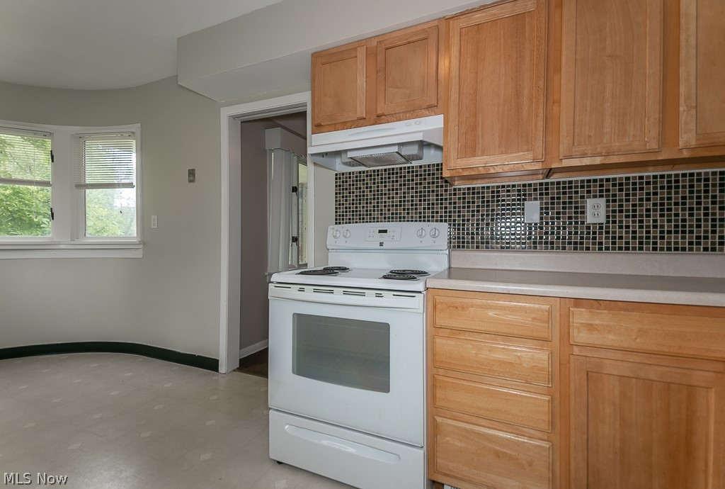 569 Bishop Road Cleveland, OH 44143 - Photo 4 of 26