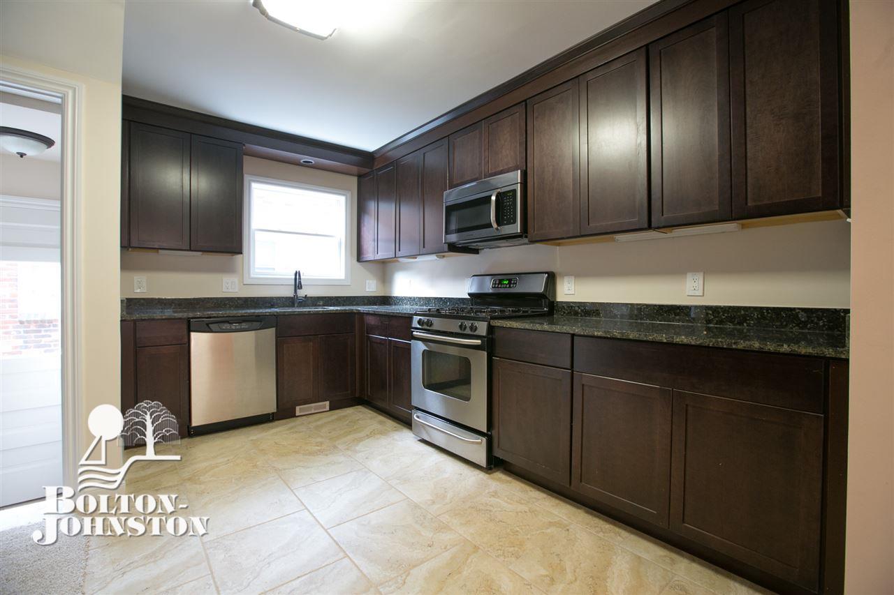 1386 Roslyn Road Grosse Pointe Woods, MI 48236 - Photo 6 of 23