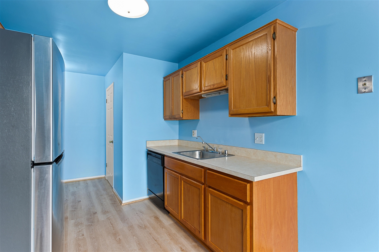 31008 Country Bluff Farmington, MI 48331 - Photo 14 of 39