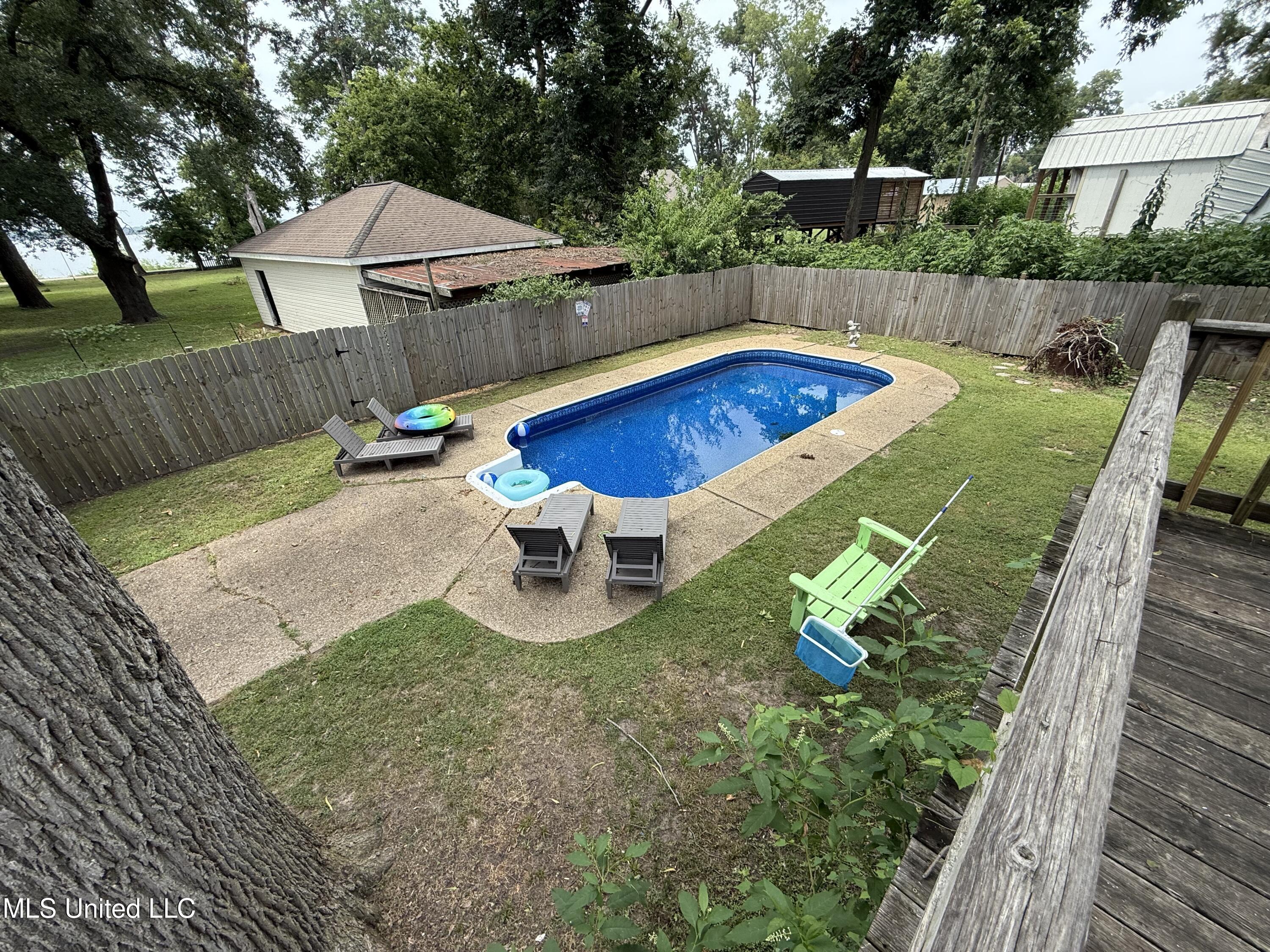 98 Ashley Street Vicksburg, MS 39183 - Photo 2 of 14 IMG_2735