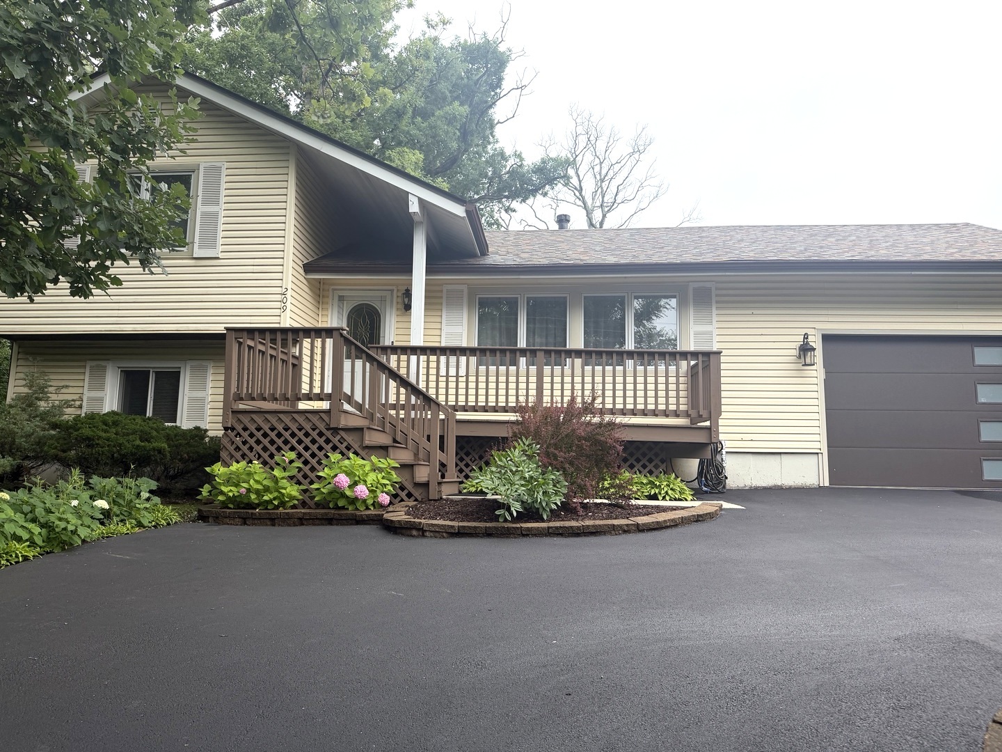209 North Rivers Drive Lake Bluff, IL 60044 - Photo 1 of 43