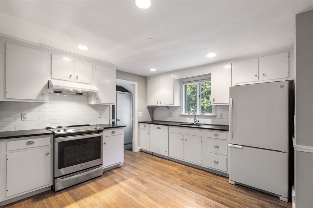 216 Claybrook Road Dover, MA 02030 - Photo 3 of 21