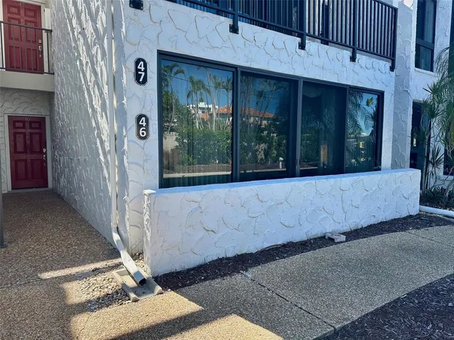 a view of a entryway in front of building