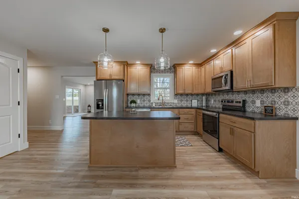 $2,695 | 441 Lawrence Drive, Mount Vernon, IN 47620