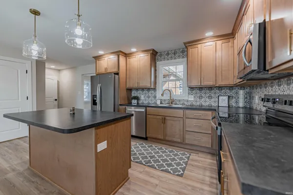 $2,695 | 441 Lawrence Drive, Mount Vernon, IN 47620