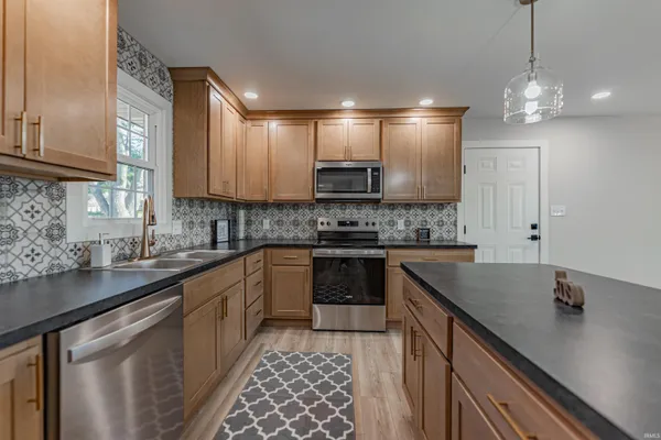 $2,695 | 441 Lawrence Drive, Mount Vernon, IN 47620
