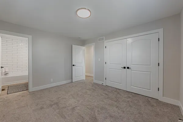 $2,695 | 441 Lawrence Drive, Mount Vernon, IN 47620