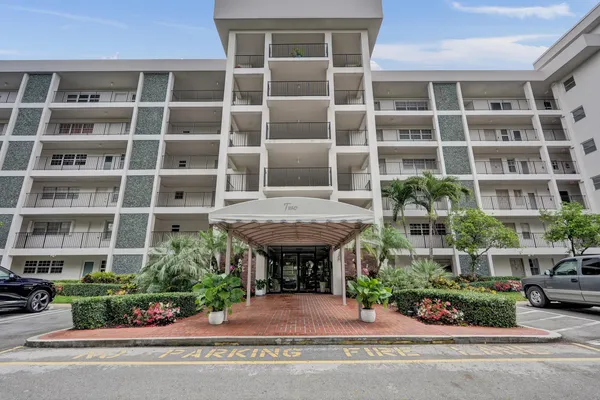 $337,900 | 2850 North Palm Aire Drive, Unit 401, Pompano Beach, FL 33069