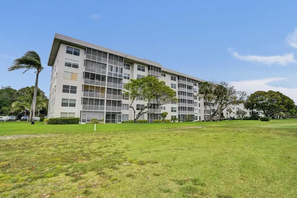 $337,900 | 2850 North Palm Aire Drive, Unit 401, Pompano Beach, FL 33069