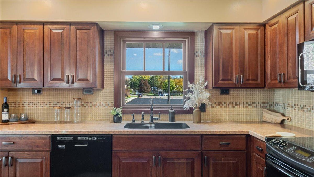 900 13th Avenue Southwest Willmar, MN 56201 - Photo 13 of 52