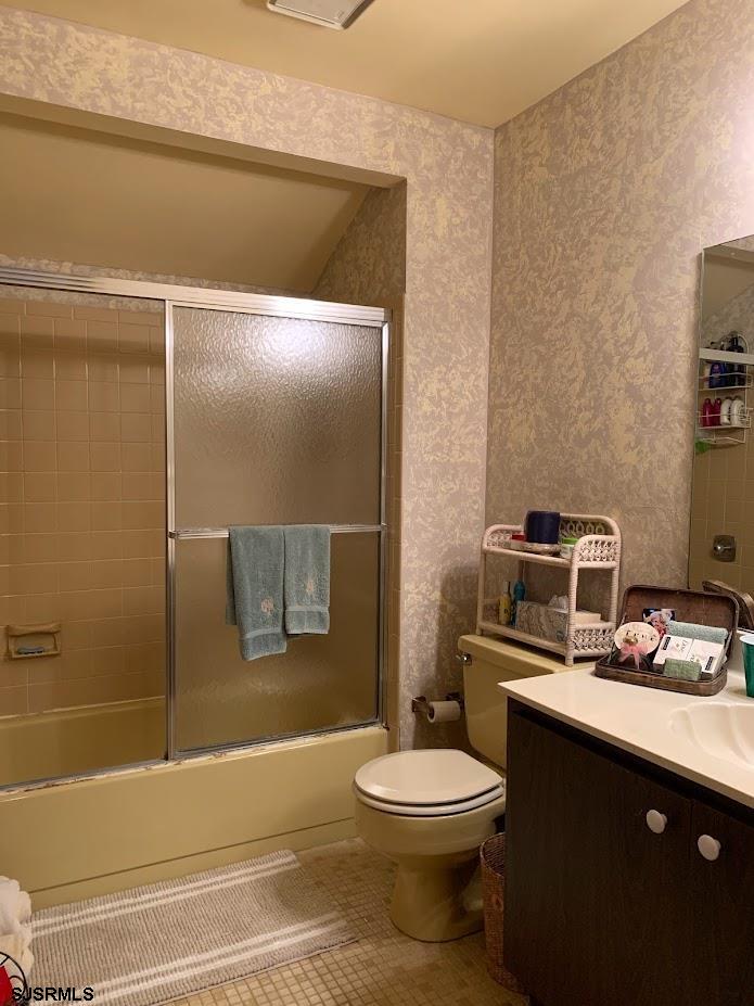 16 Greenbriar Road Marmora, NJ 08223 - Photo 26 of 37 a bathroom with a toilet a sink and bathtub