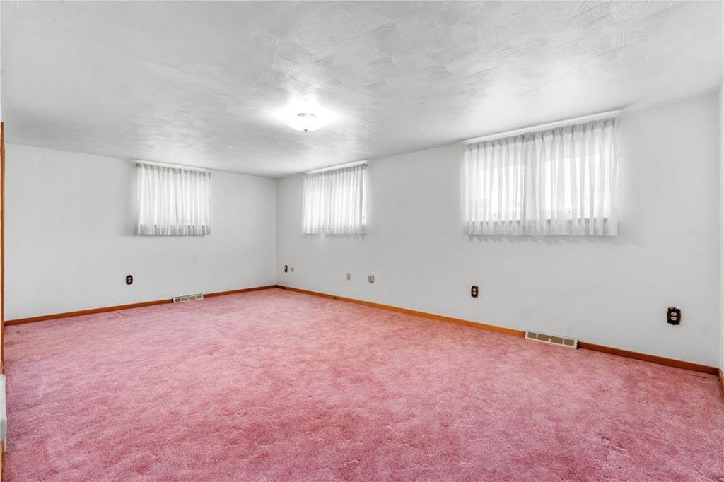 1046 Sun Valley Road Irwin, PA 15642 - Photo 12 of 26 Gallery Image 12