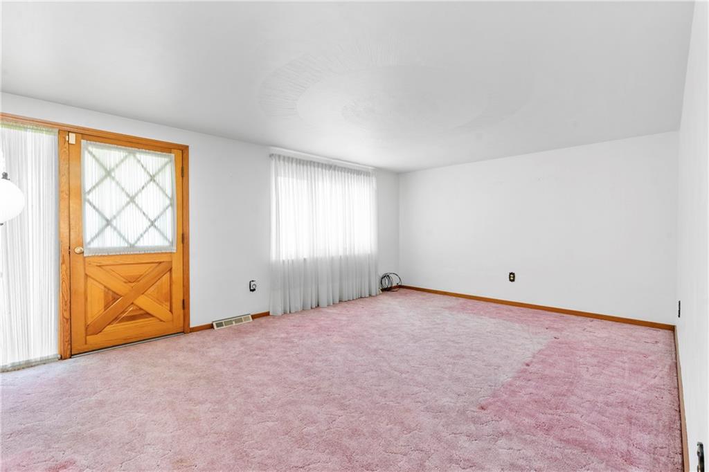 1046 Sun Valley Road Irwin, PA 15642 - Photo 3 of 26 Gallery Image 3