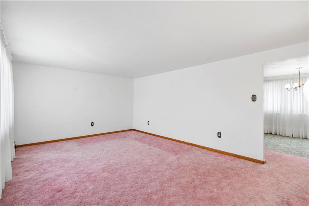 1046 Sun Valley Road Irwin, PA 15642 - Photo 4 of 26 Gallery Image 4