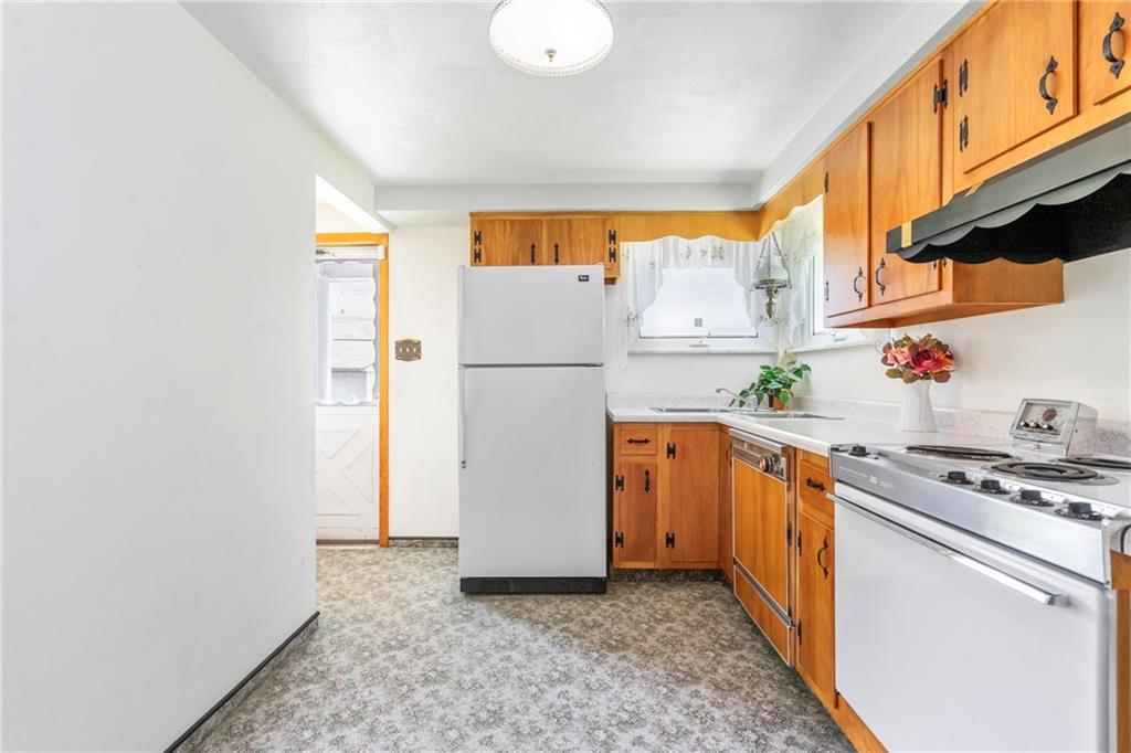1046 Sun Valley Road Irwin, PA 15642 - Photo 9 of 26 Gallery Image 9