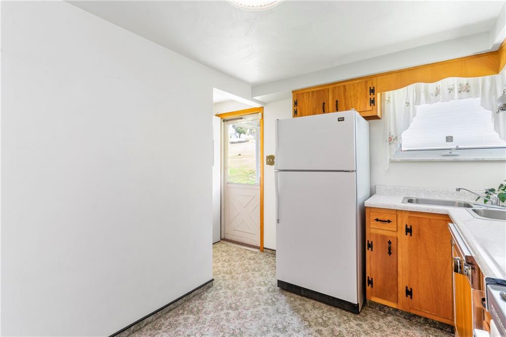 1046 Sun Valley Road Irwin, PA 15642 - Photo 10 of 26 Gallery Image 10